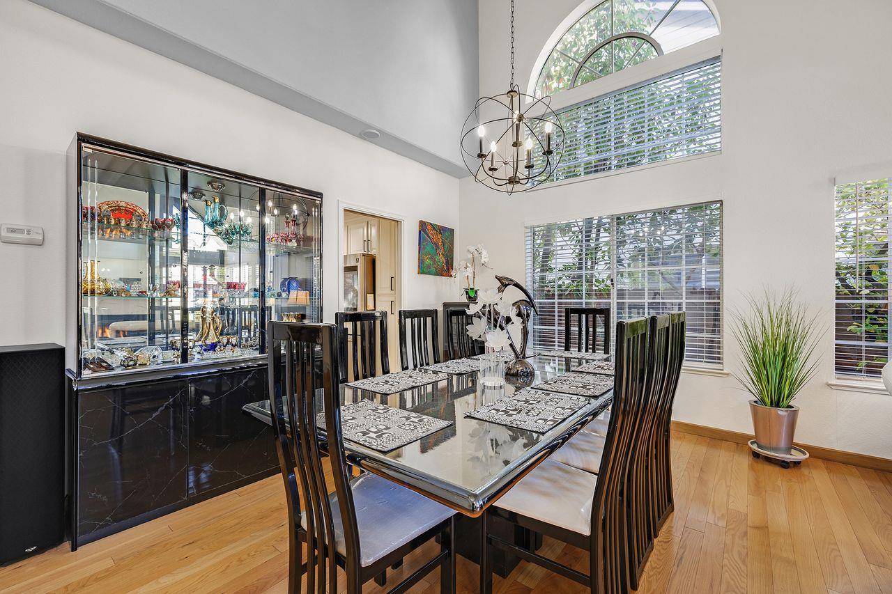 Detail Gallery Image 6 of 33 For 132 Danbury Ln, Redwood City,  CA 94061 - 4 Beds | 2/1 Baths