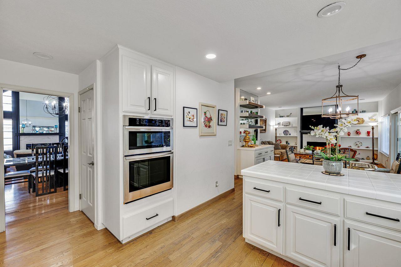 Detail Gallery Image 9 of 33 For 132 Danbury Ln, Redwood City,  CA 94061 - 4 Beds | 2/1 Baths