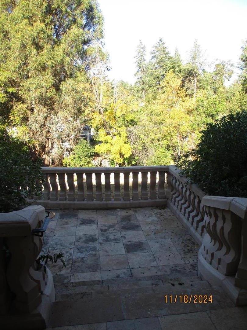 Detail Gallery Image 9 of 29 For 15520 Quito Rd, Monte Sereno,  CA 95030 - 5 Beds | 6/1 Baths