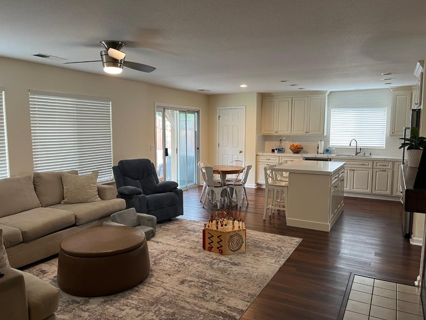 Detail Gallery Image 11 of 26 For 1437 Briarberry Ln, Gilroy,  CA 95020 - 4 Beds | 2 Baths