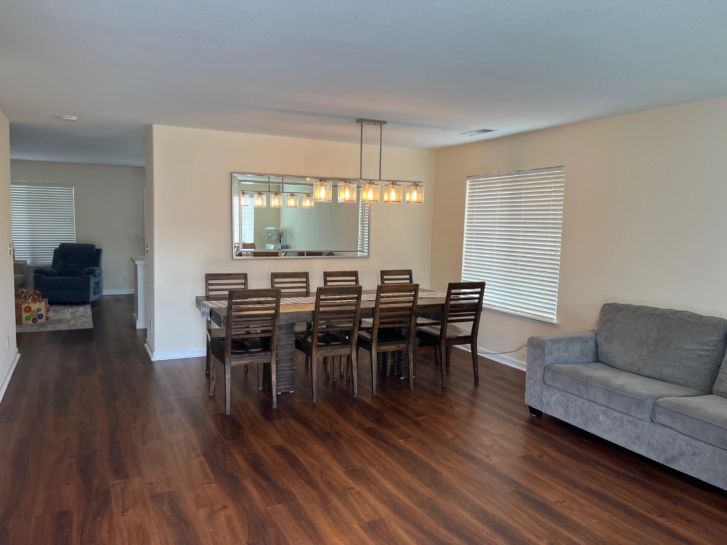 Detail Gallery Image 4 of 26 For 1437 Briarberry Ln, Gilroy,  CA 95020 - 4 Beds | 2 Baths