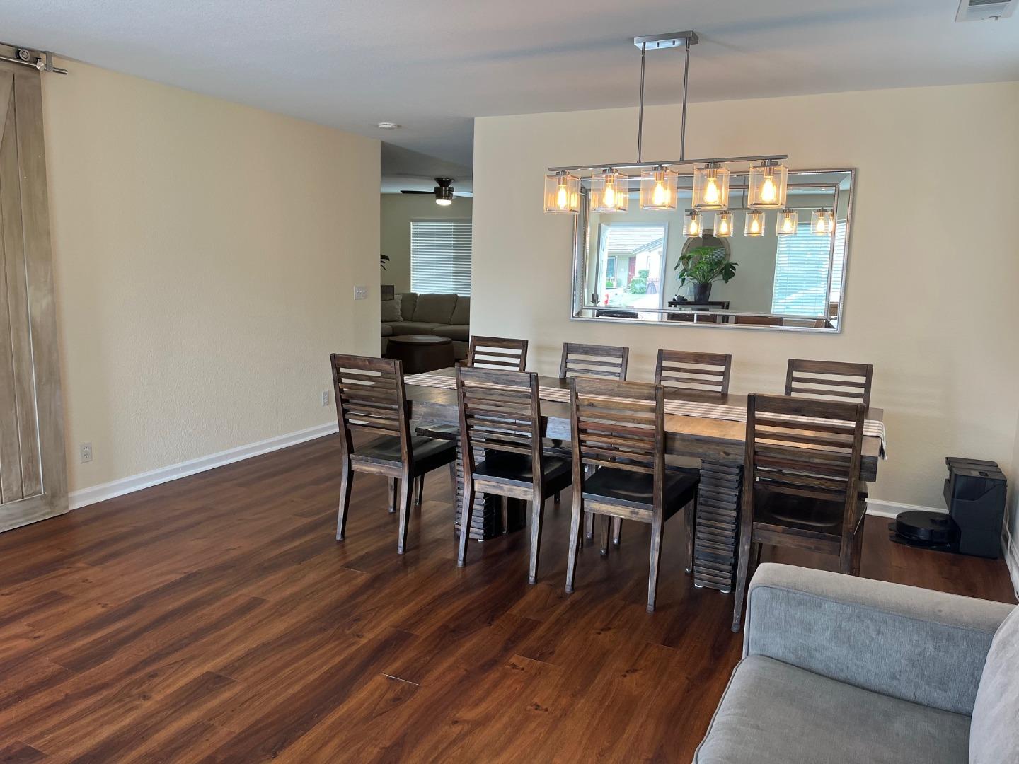 Detail Gallery Image 5 of 26 For 1437 Briarberry Ln, Gilroy,  CA 95020 - 4 Beds | 2 Baths