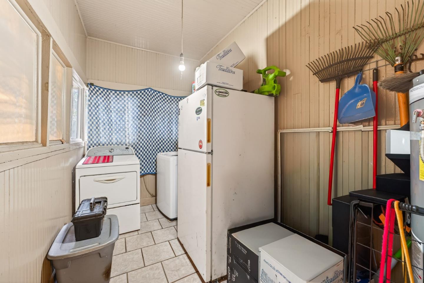 Detail Gallery Image 6 of 10 For 408 J St, Modesto,  CA 95351 - – Beds | – Baths