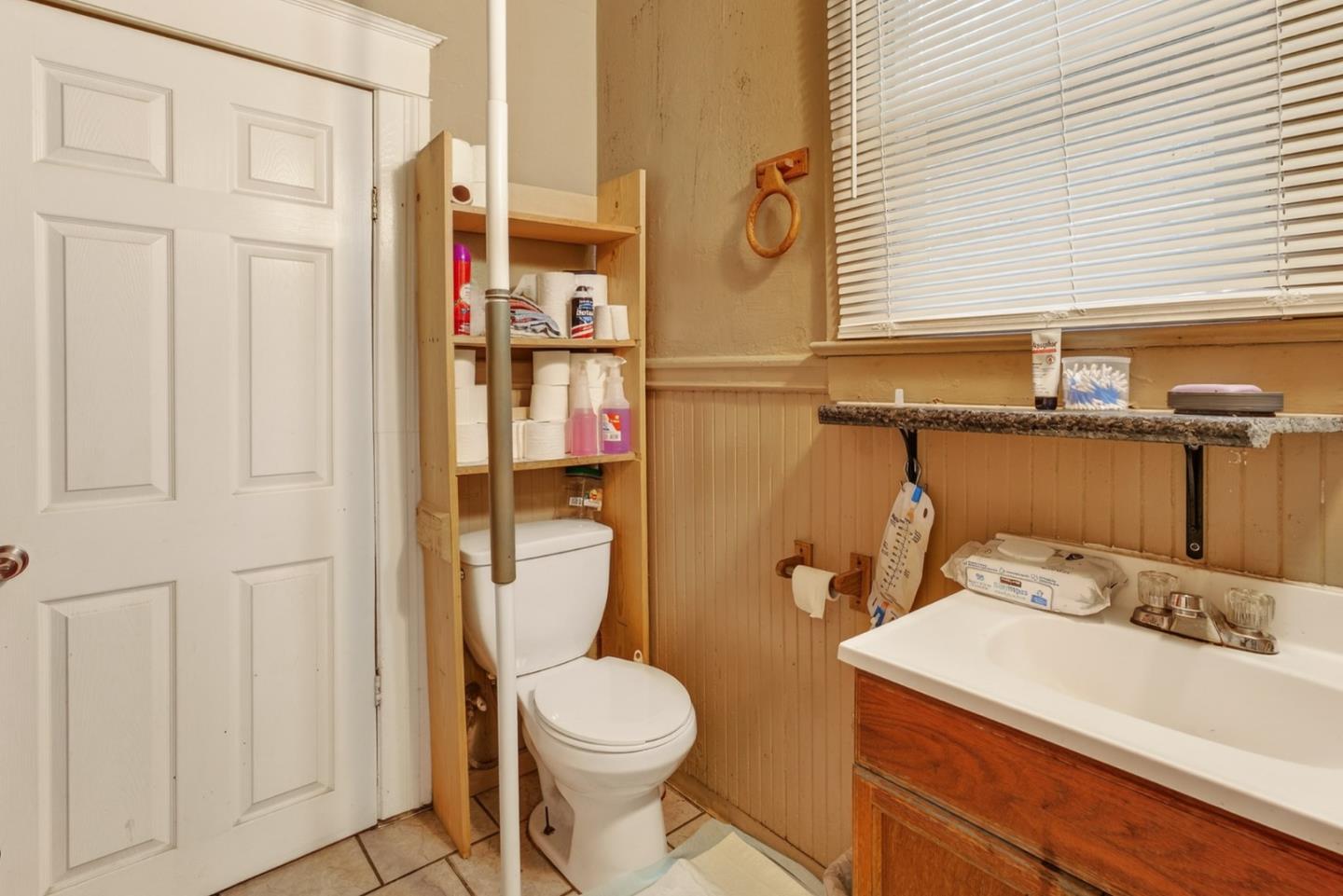 Detail Gallery Image 7 of 10 For 408 J St, Modesto,  CA 95351 - – Beds | – Baths