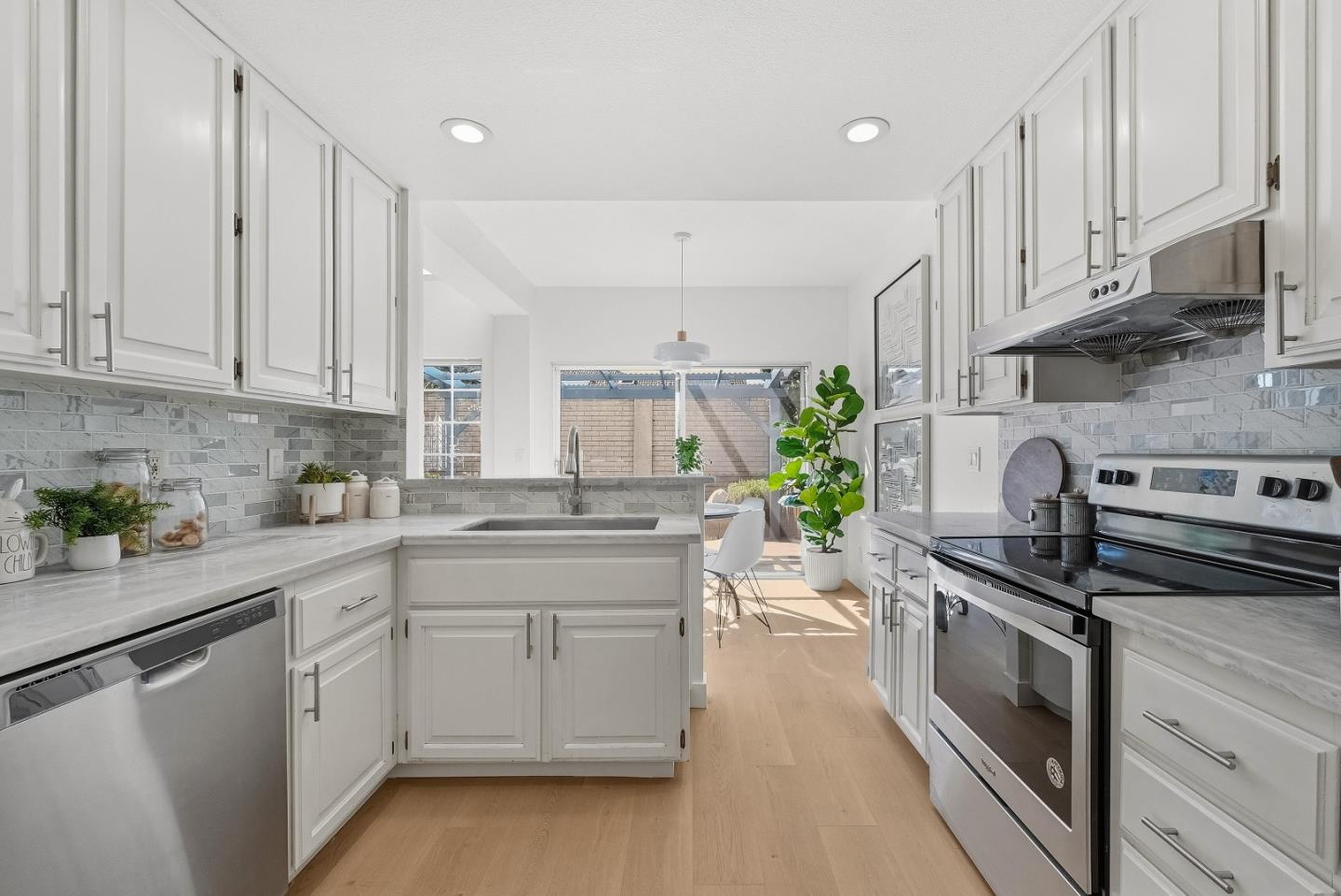 Detail Gallery Image 13 of 51 For 1153 Rosebriar Way, San Jose,  CA 95131 - 4 Beds | 2/1 Baths