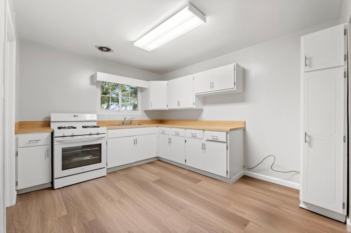 Detail Gallery Image 14 of 37 For 2536 Pilot Knob Dr, Santa Clara,  CA 95051 - 3 Beds | 1 Baths