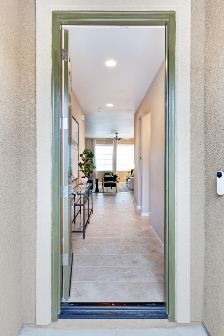 Detail Gallery Image 11 of 56 For 2037 E Christensen Dr, Fresno,  CA 93730 - 2 Beds | 2 Baths