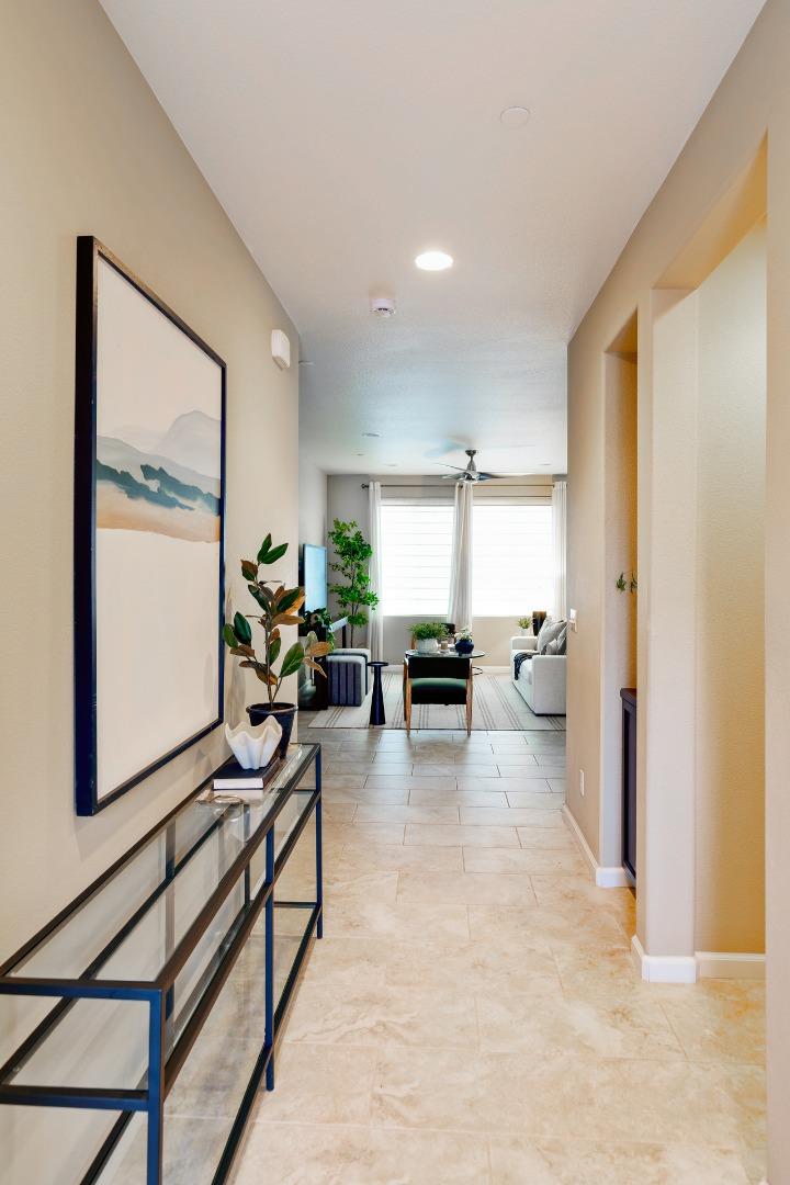 Detail Gallery Image 12 of 56 For 2037 E Christensen Dr, Fresno,  CA 93730 - 2 Beds | 2 Baths