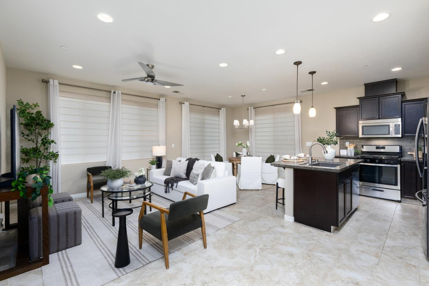 Detail Gallery Image 14 of 56 For 2037 E Christensen Dr, Fresno,  CA 93730 - 2 Beds | 2 Baths