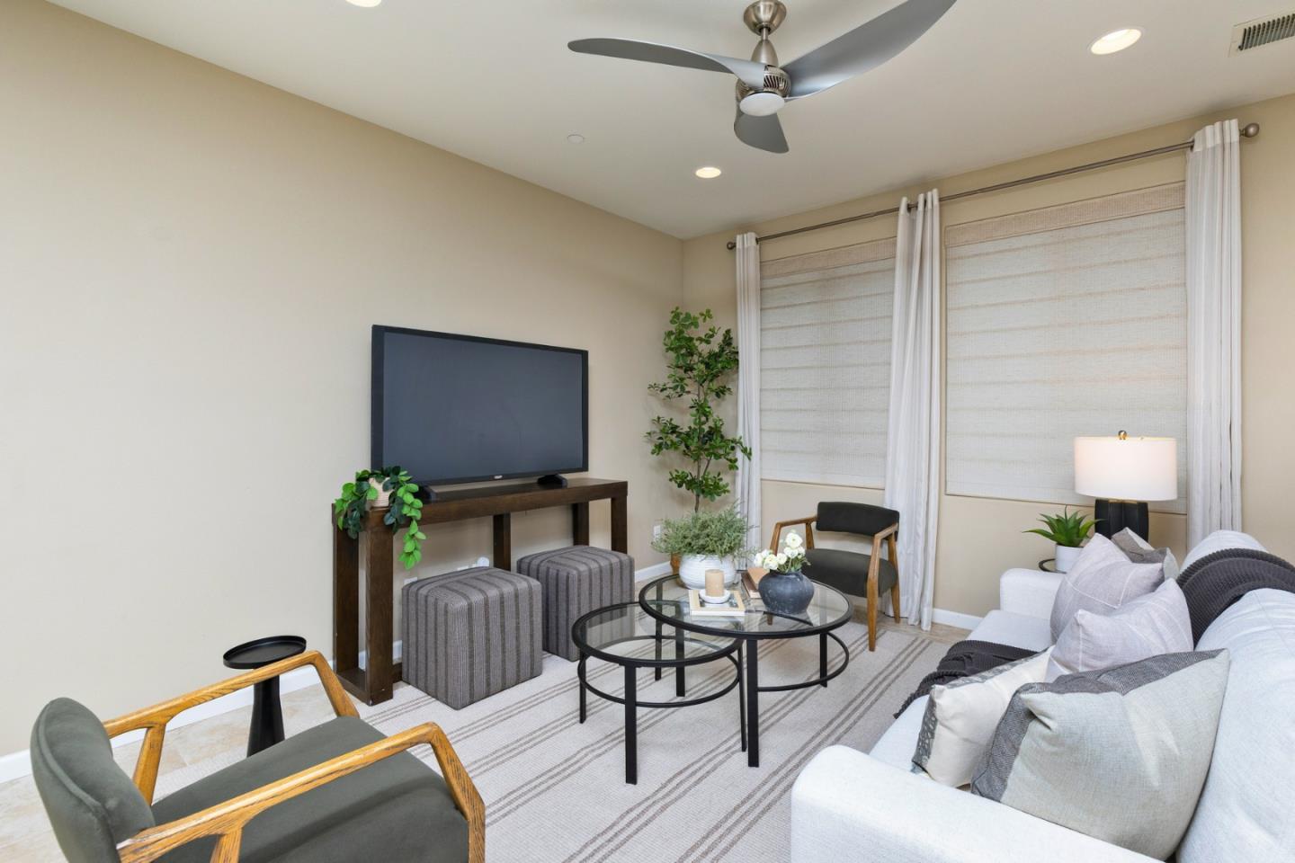 Detail Gallery Image 15 of 56 For 2037 E Christensen Dr, Fresno,  CA 93730 - 2 Beds | 2 Baths