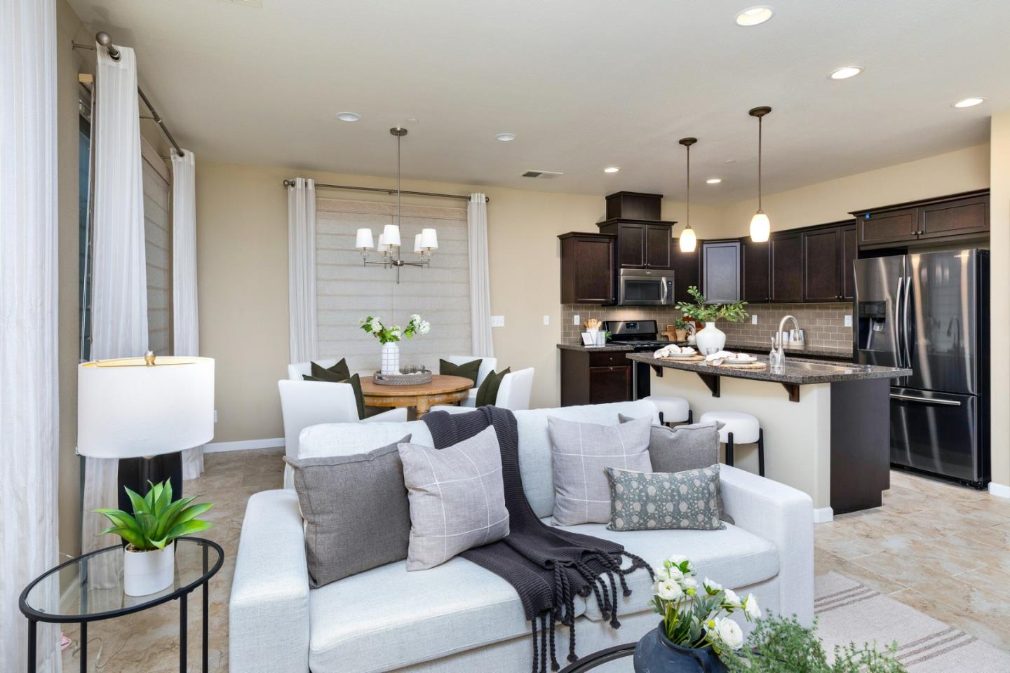 Detail Gallery Image 16 of 56 For 2037 E Christensen Dr, Fresno,  CA 93730 - 2 Beds | 2 Baths