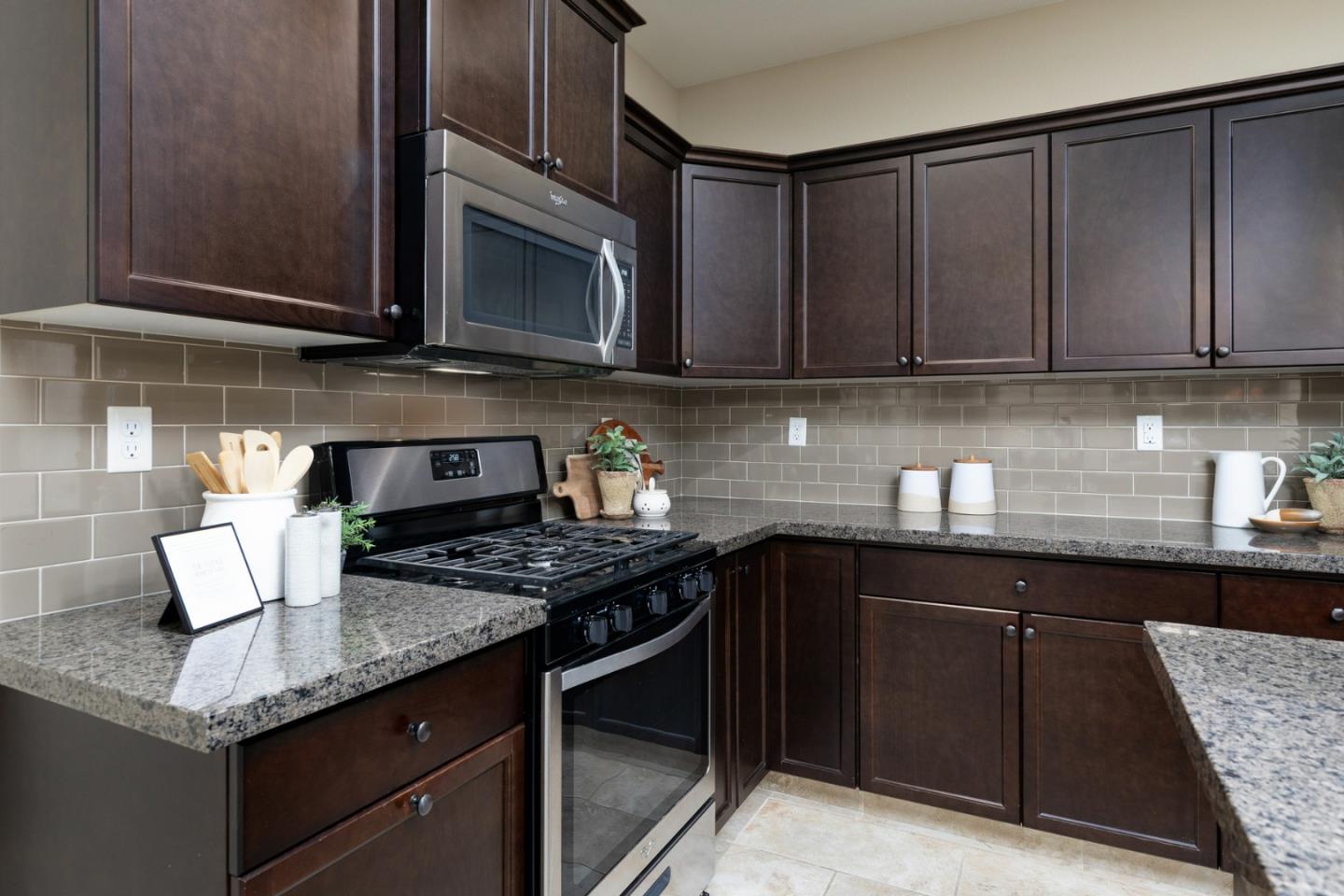 Detail Gallery Image 20 of 56 For 2037 E Christensen Dr, Fresno,  CA 93730 - 2 Beds | 2 Baths