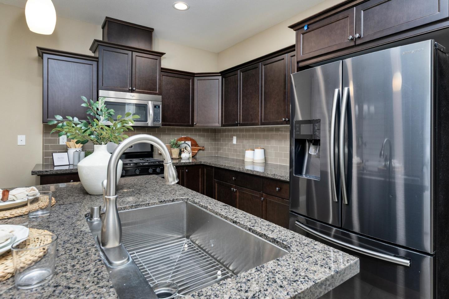 Detail Gallery Image 23 of 56 For 2037 E Christensen Dr, Fresno,  CA 93730 - 2 Beds | 2 Baths