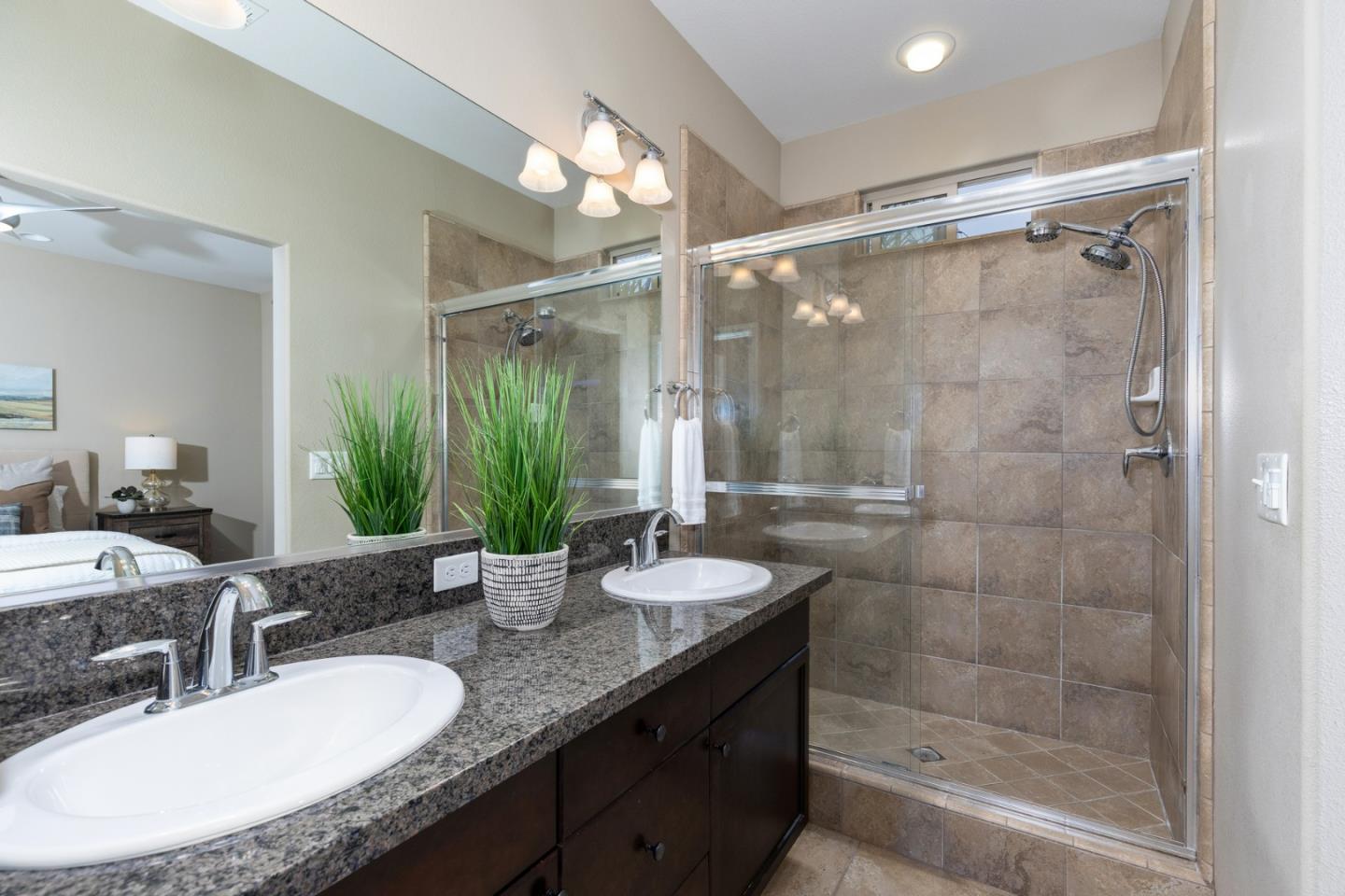 Detail Gallery Image 34 of 56 For 2037 E Christensen Dr, Fresno,  CA 93730 - 2 Beds | 2 Baths