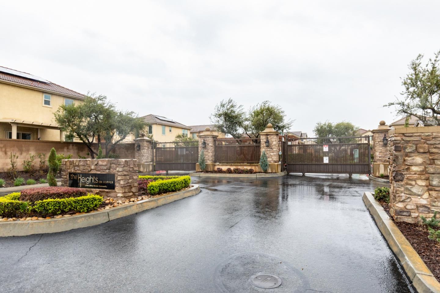 Detail Gallery Image 5 of 56 For 2037 E Christensen Dr, Fresno,  CA 93730 - 2 Beds | 2 Baths