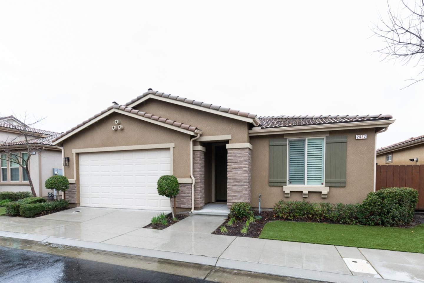 Detail Gallery Image 7 of 56 For 2037 E Christensen Dr, Fresno,  CA 93730 - 2 Beds | 2 Baths