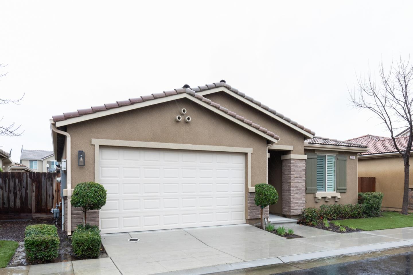 Detail Gallery Image 8 of 56 For 2037 E Christensen Dr, Fresno,  CA 93730 - 2 Beds | 2 Baths