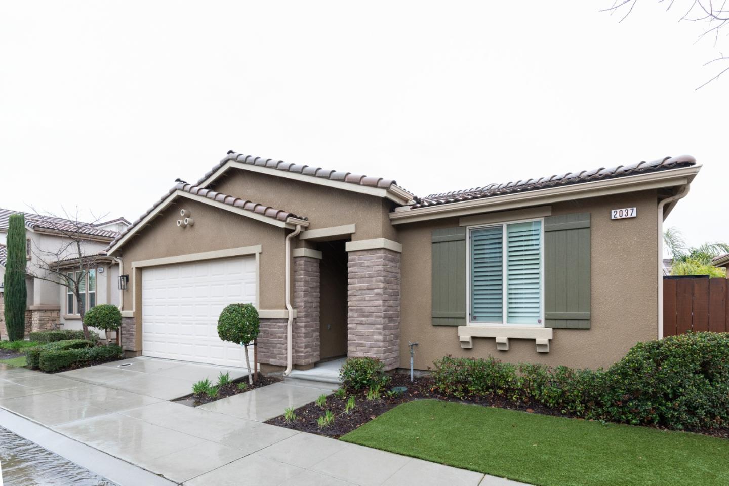 Detail Gallery Image 9 of 56 For 2037 E Christensen Dr, Fresno,  CA 93730 - 2 Beds | 2 Baths