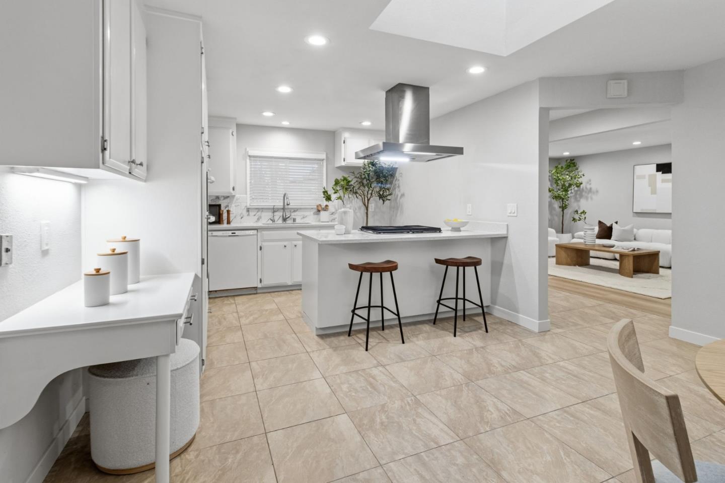 Detail Gallery Image 12 of 49 For 450 Stratford Park Ct, San Jose,  CA 95136 - 4 Beds | 2 Baths