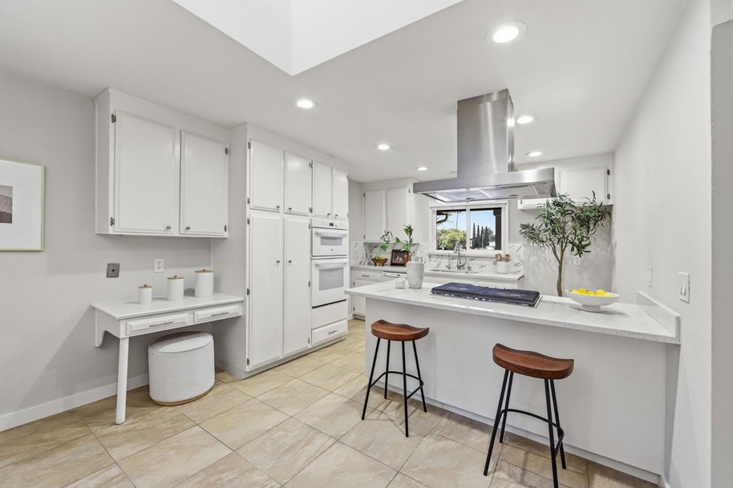 Detail Gallery Image 13 of 49 For 450 Stratford Park Ct, San Jose,  CA 95136 - 4 Beds | 2 Baths