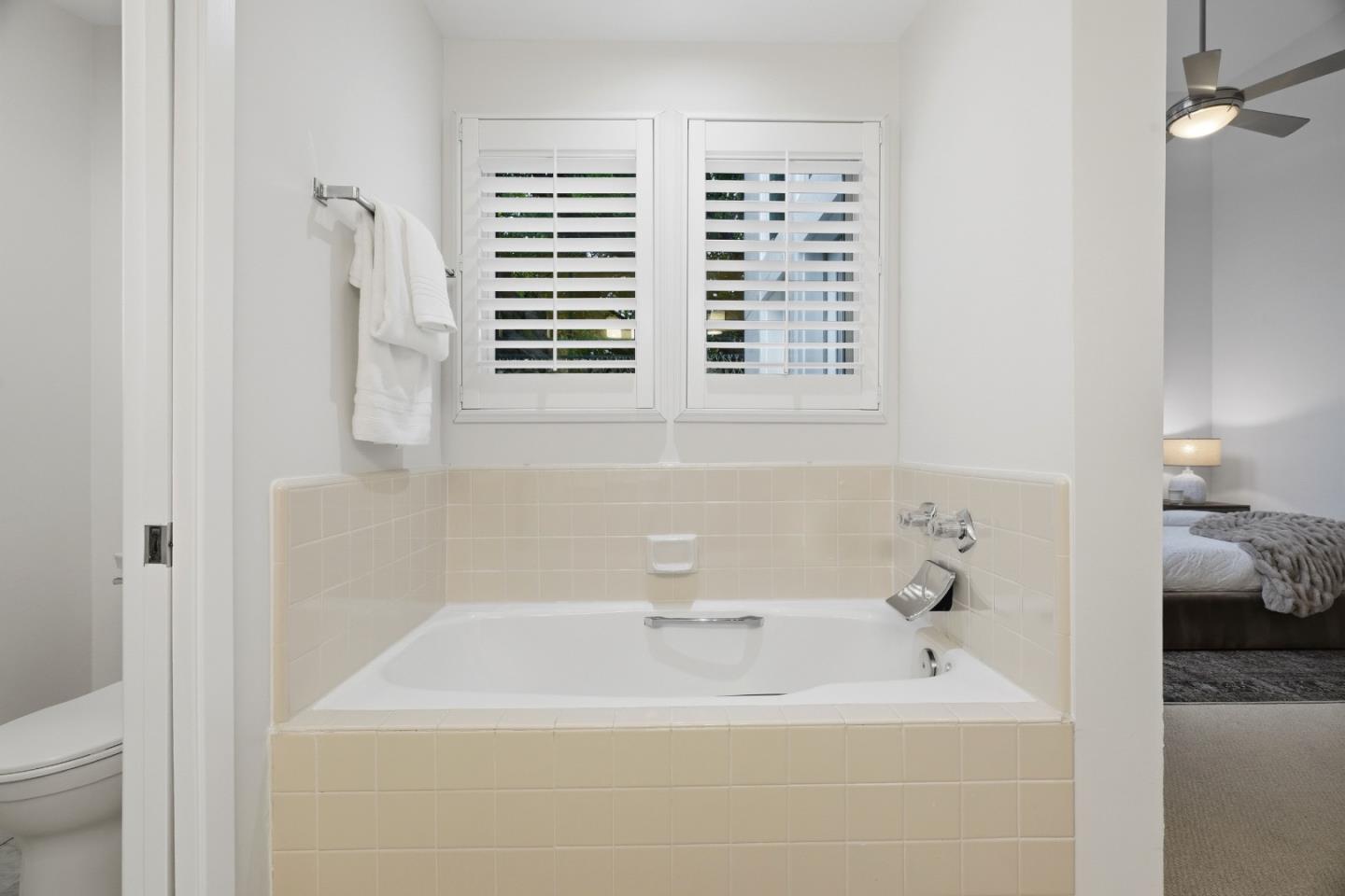 Detail Gallery Image 13 of 25 For 430 Jacobs Ct, Palo Alto,  CA 94306 - 3 Beds | 2/1 Baths