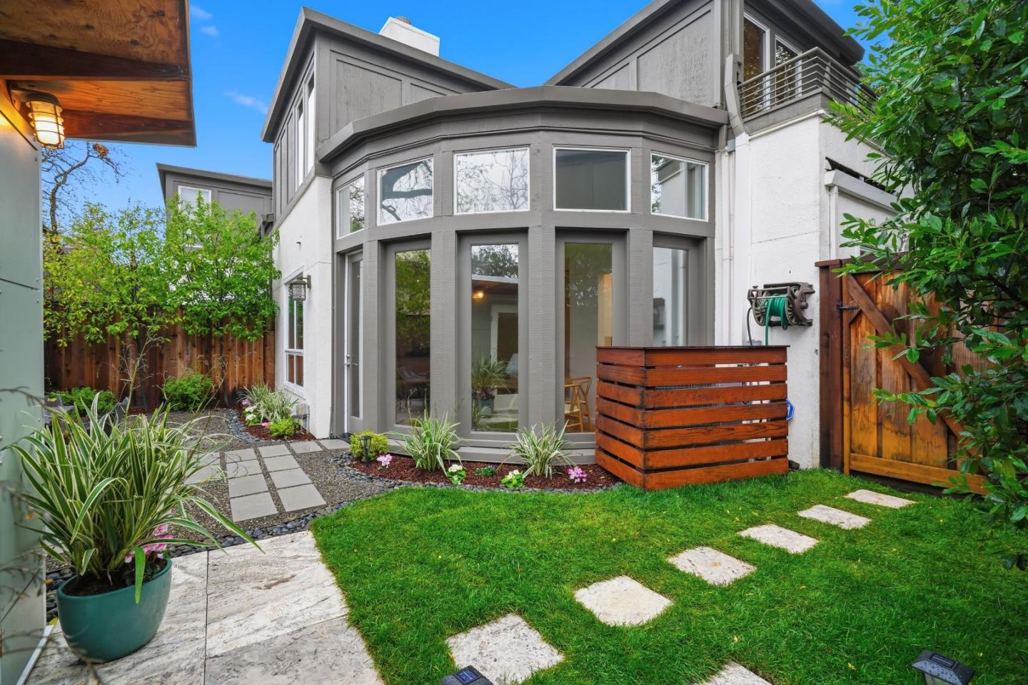 Detail Gallery Image 19 of 25 For 430 Jacobs Ct, Palo Alto,  CA 94306 - 3 Beds | 2/1 Baths