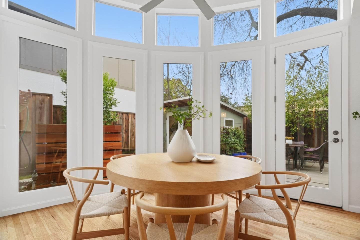 Detail Gallery Image 2 of 25 For 430 Jacobs Ct, Palo Alto,  CA 94306 - 3 Beds | 2/1 Baths