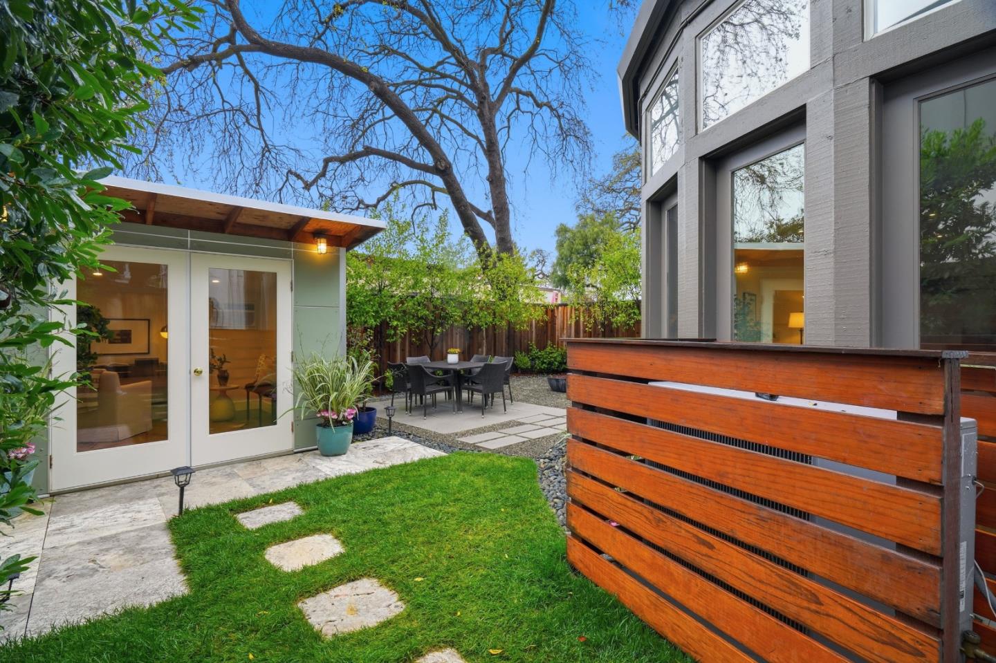 Detail Gallery Image 22 of 25 For 430 Jacobs Ct, Palo Alto,  CA 94306 - 3 Beds | 2/1 Baths