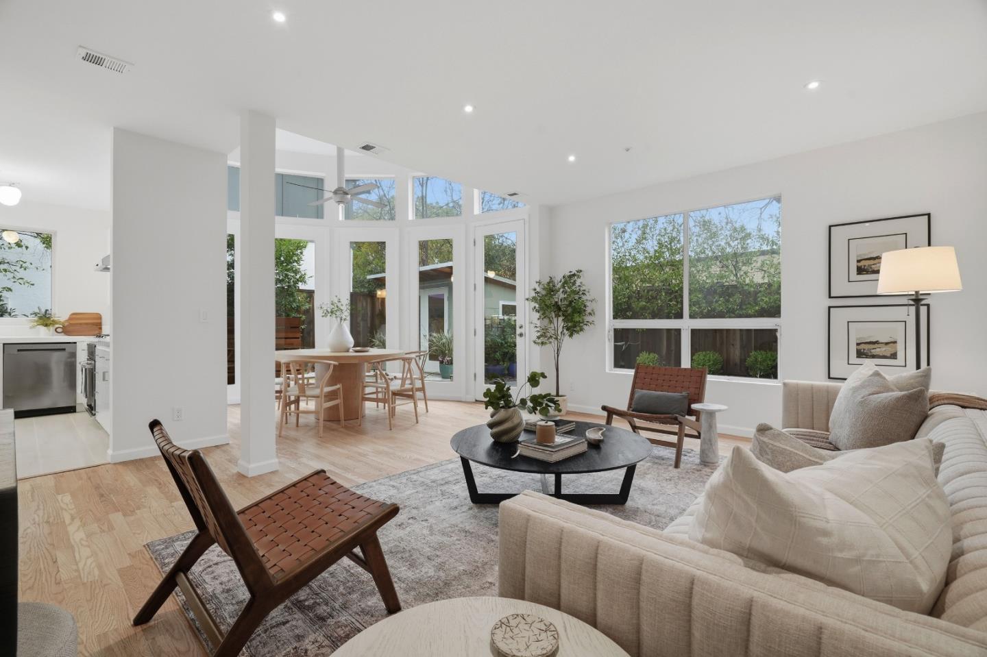 Detail Gallery Image 4 of 25 For 430 Jacobs Ct, Palo Alto,  CA 94306 - 3 Beds | 2/1 Baths