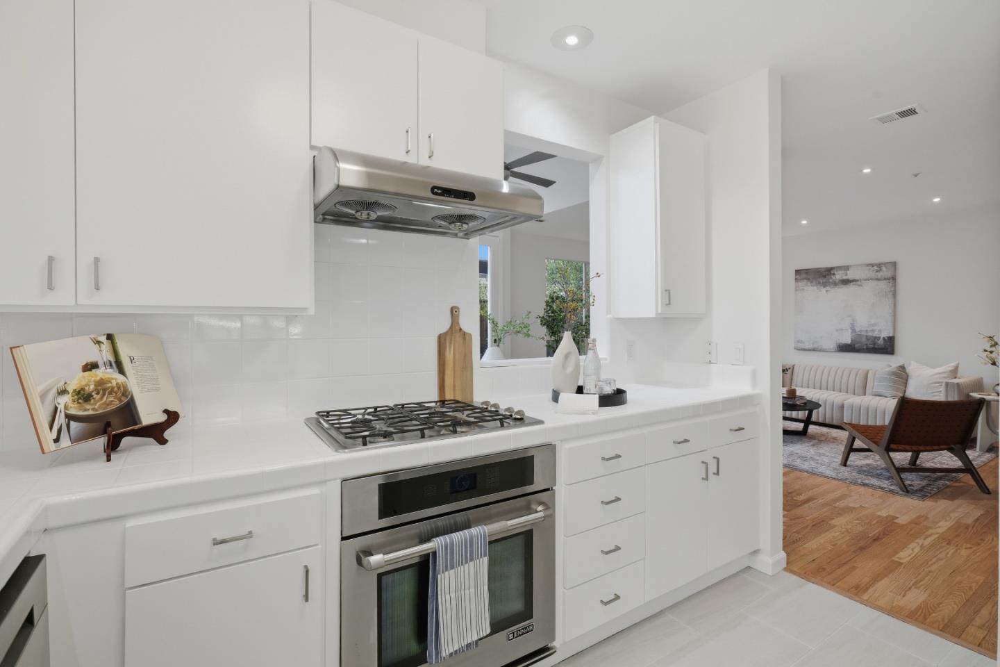 Detail Gallery Image 7 of 25 For 430 Jacobs Ct, Palo Alto,  CA 94306 - 3 Beds | 2/1 Baths