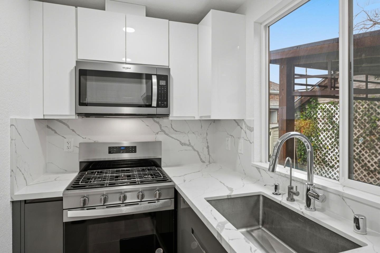 Detail Gallery Image 10 of 20 For 1397 Vine St, San Jose,  CA 95110 - 2 Beds | 1 Baths