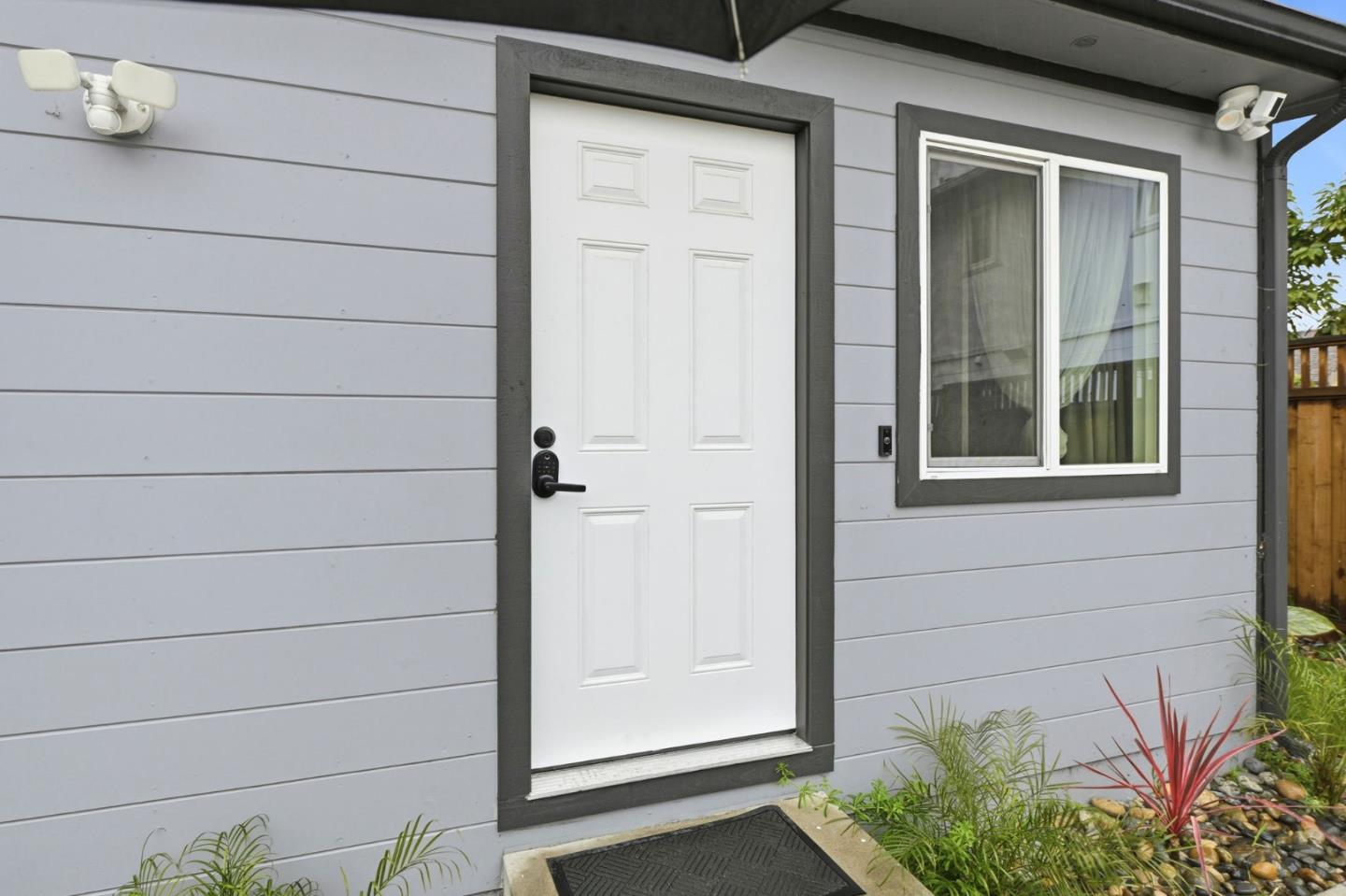 Detail Gallery Image 3 of 20 For 1397 Vine St, San Jose,  CA 95110 - 2 Beds | 1 Baths