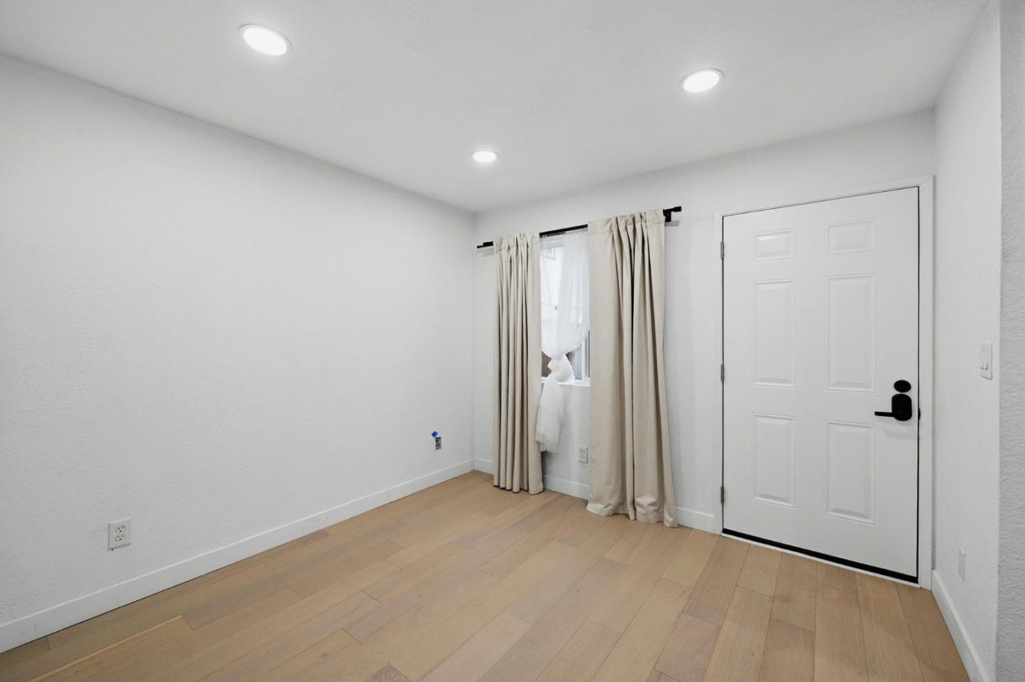 Detail Gallery Image 4 of 20 For 1397 Vine St, San Jose,  CA 95110 - 2 Beds | 1 Baths