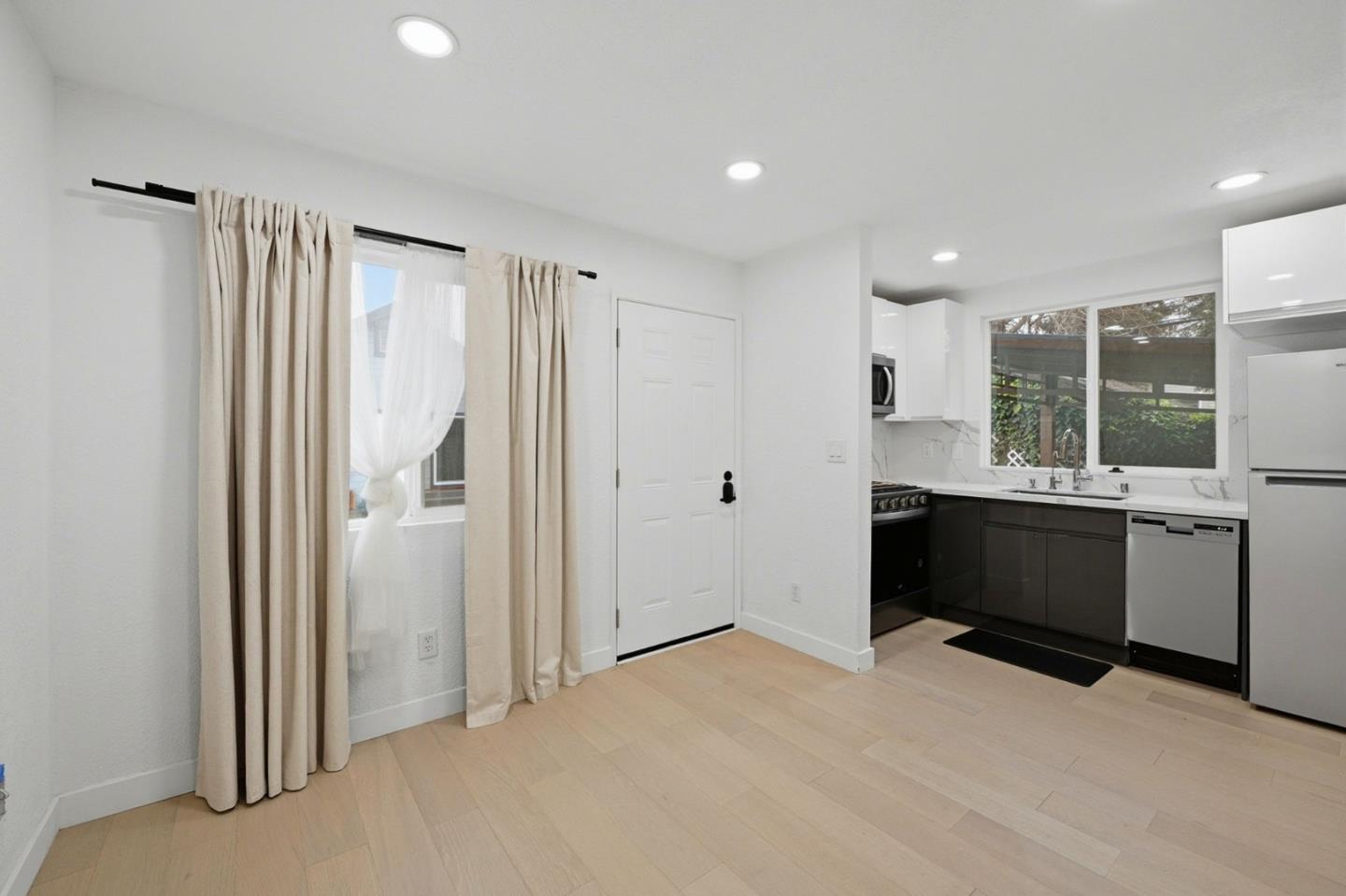 Detail Gallery Image 5 of 20 For 1397 Vine St, San Jose,  CA 95110 - 2 Beds | 1 Baths