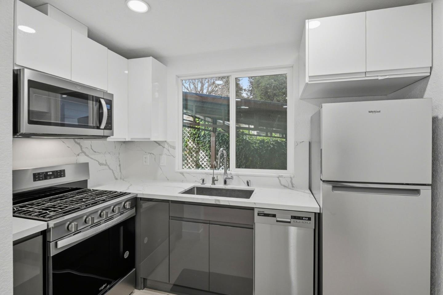 Detail Gallery Image 9 of 20 For 1397 Vine St, San Jose,  CA 95110 - 2 Beds | 1 Baths