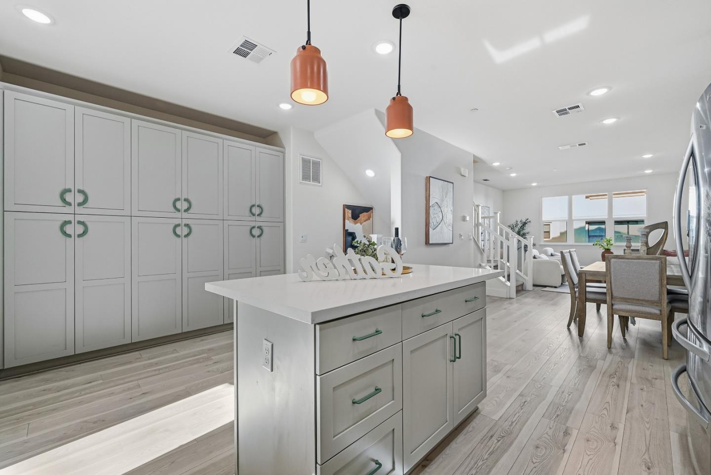 Detail Gallery Image 11 of 43 For 815 Santa Cecilia Ter, Sunnyvale,  CA 94085 - 3 Beds | 3/1 Baths