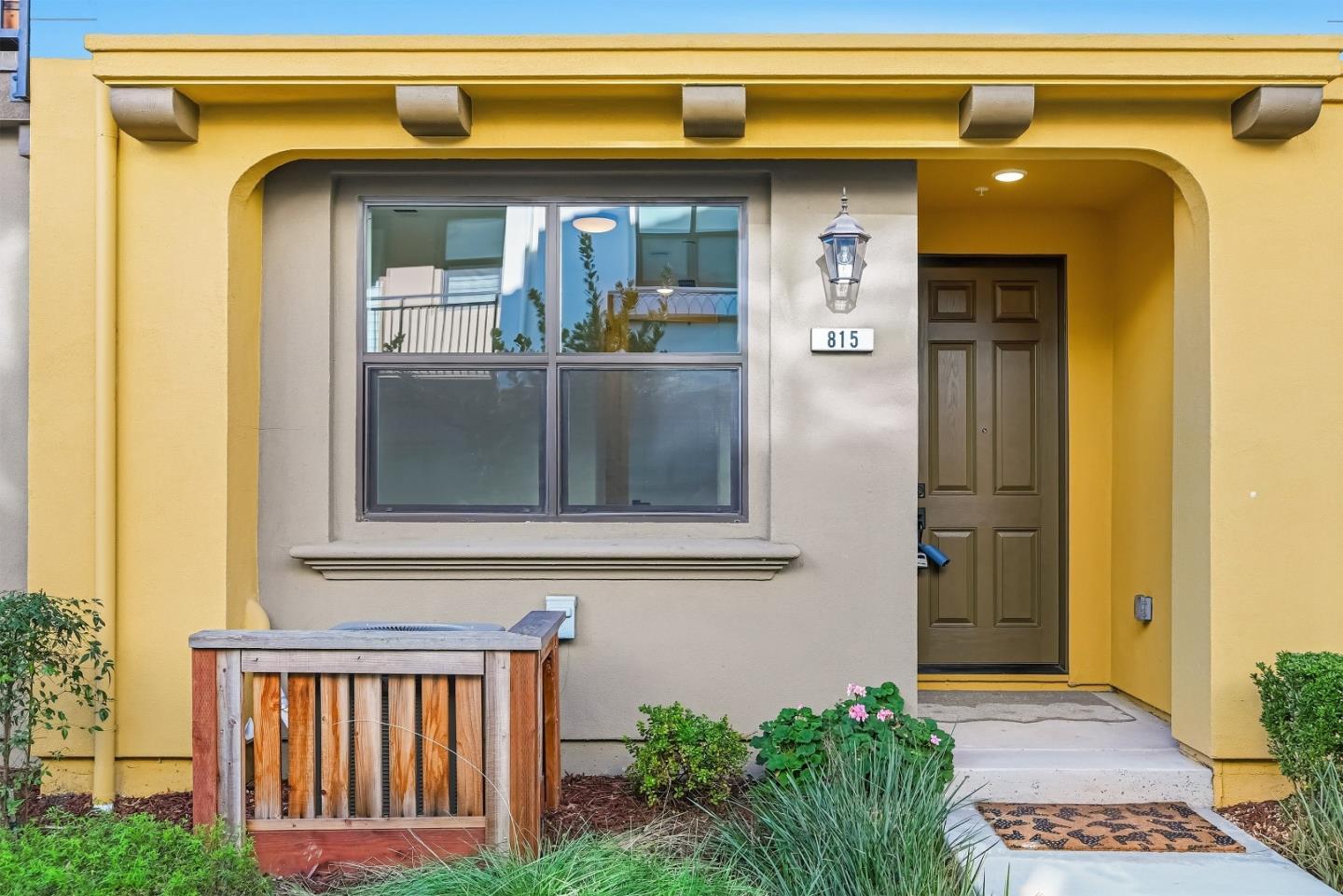 Detail Gallery Image 4 of 43 For 815 Santa Cecilia Ter, Sunnyvale,  CA 94085 - 3 Beds | 3/1 Baths