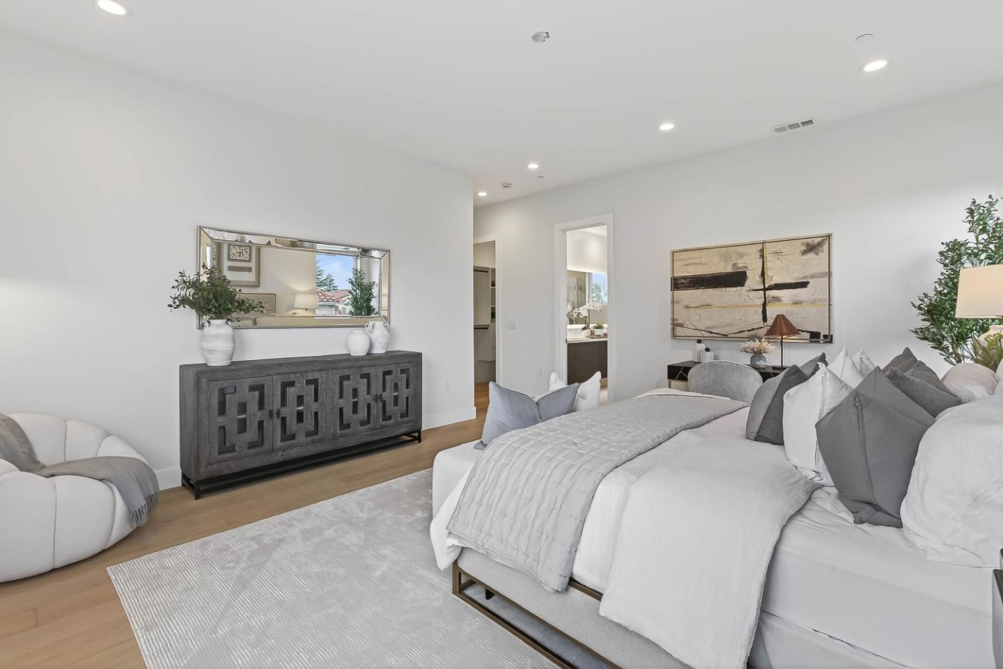 Detail Gallery Image 13 of 42 For 10468 S Stelling Rd, Cupertino,  CA 95014 - 6 Beds | 5/1 Baths