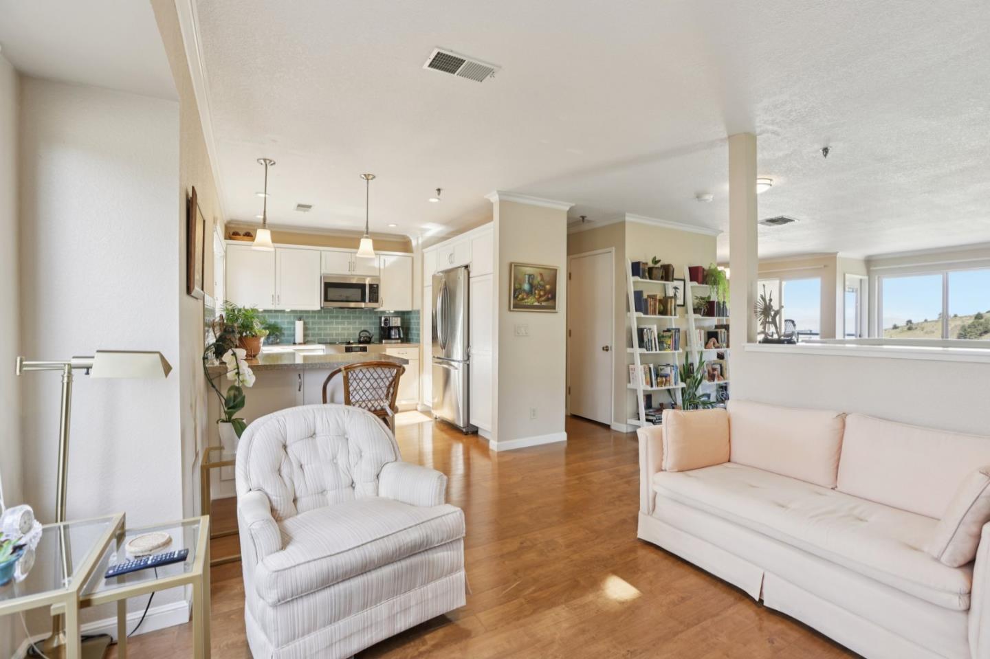 Detail Gallery Image 10 of 66 For 939 Fassler Ave, Pacifica,  CA 94044 - 2 Beds | 2/1 Baths