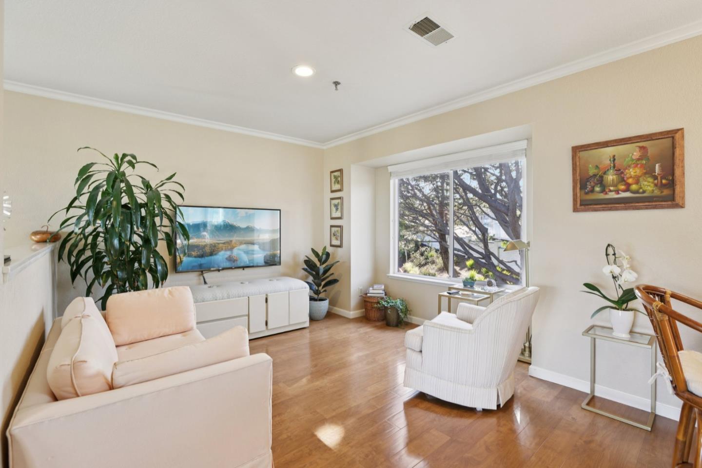 Detail Gallery Image 11 of 66 For 939 Fassler Ave, Pacifica,  CA 94044 - 2 Beds | 2/1 Baths