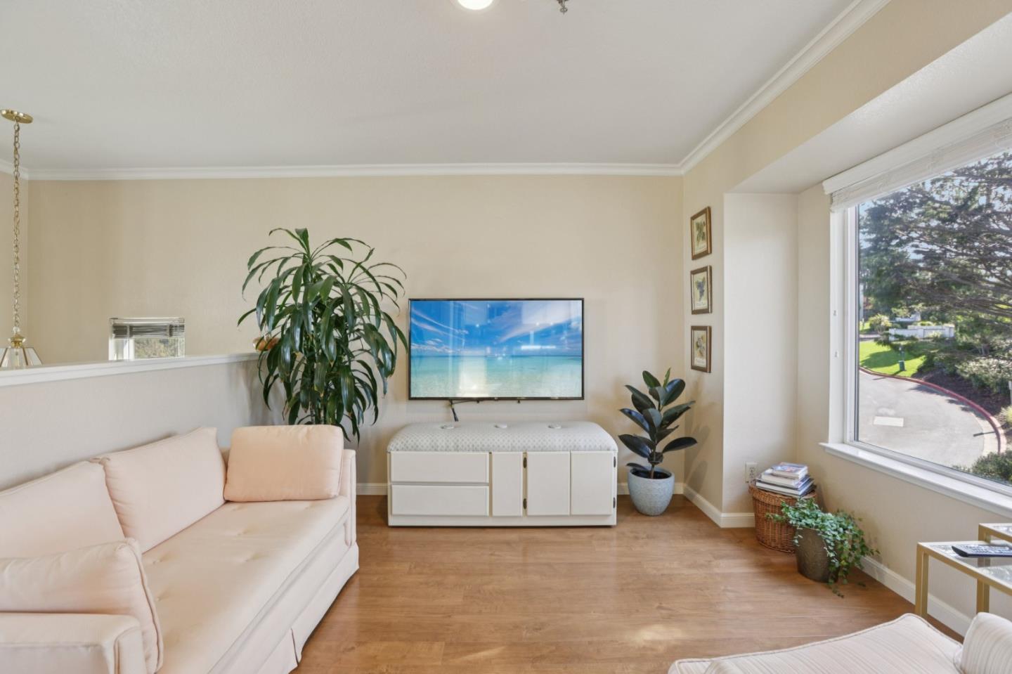 Detail Gallery Image 12 of 66 For 939 Fassler Ave, Pacifica,  CA 94044 - 2 Beds | 2/1 Baths