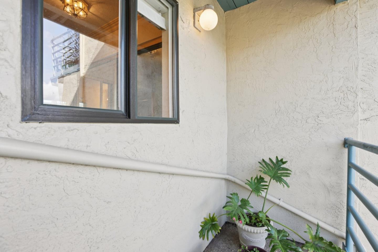 Detail Gallery Image 13 of 66 For 939 Fassler Ave, Pacifica,  CA 94044 - 2 Beds | 2/1 Baths