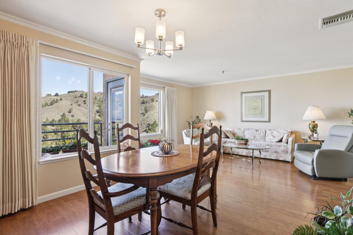 Detail Gallery Image 21 of 66 For 939 Fassler Ave, Pacifica,  CA 94044 - 2 Beds | 2/1 Baths