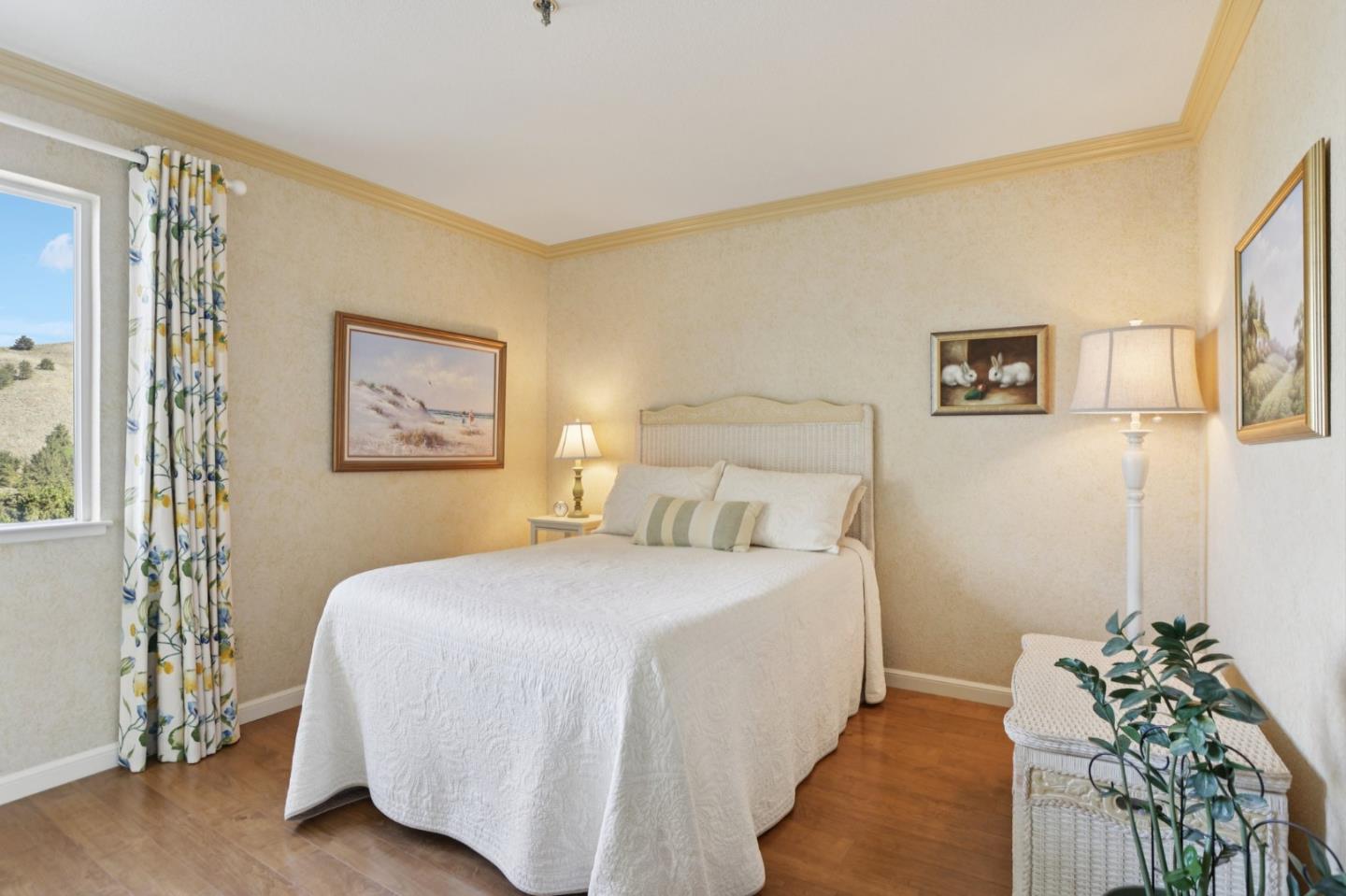 Detail Gallery Image 23 of 66 For 939 Fassler Ave, Pacifica,  CA 94044 - 2 Beds | 2/1 Baths