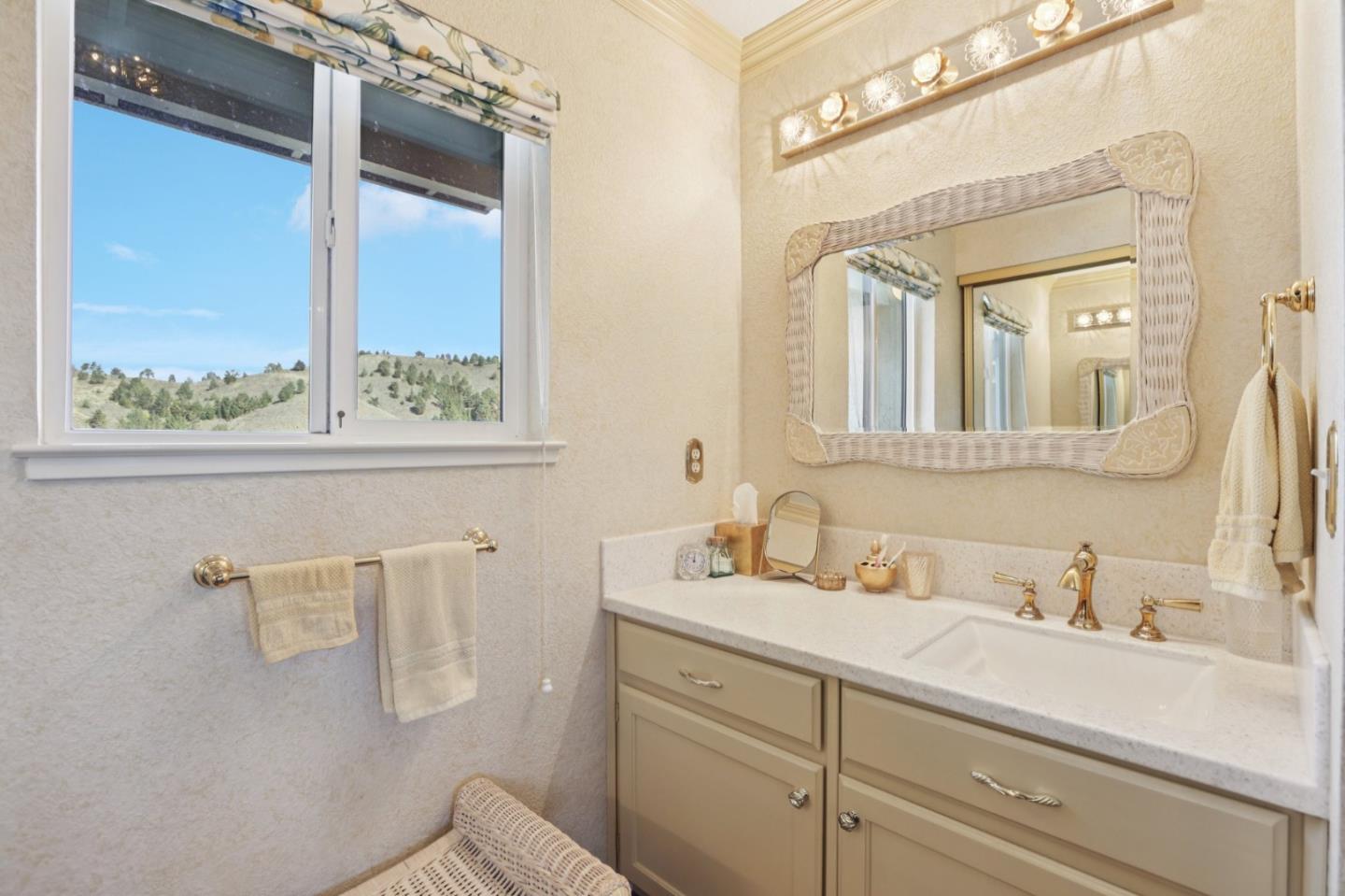 Detail Gallery Image 28 of 66 For 939 Fassler Ave, Pacifica,  CA 94044 - 2 Beds | 2/1 Baths