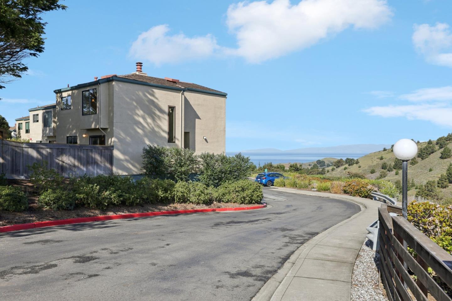 Detail Gallery Image 3 of 66 For 939 Fassler Ave, Pacifica,  CA 94044 - 2 Beds | 2/1 Baths