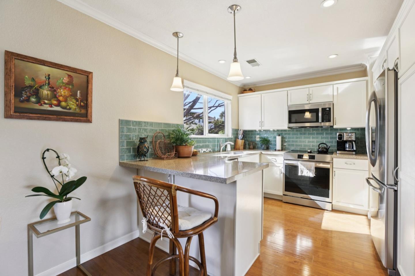 Detail Gallery Image 5 of 66 For 939 Fassler Ave, Pacifica,  CA 94044 - 2 Beds | 2/1 Baths