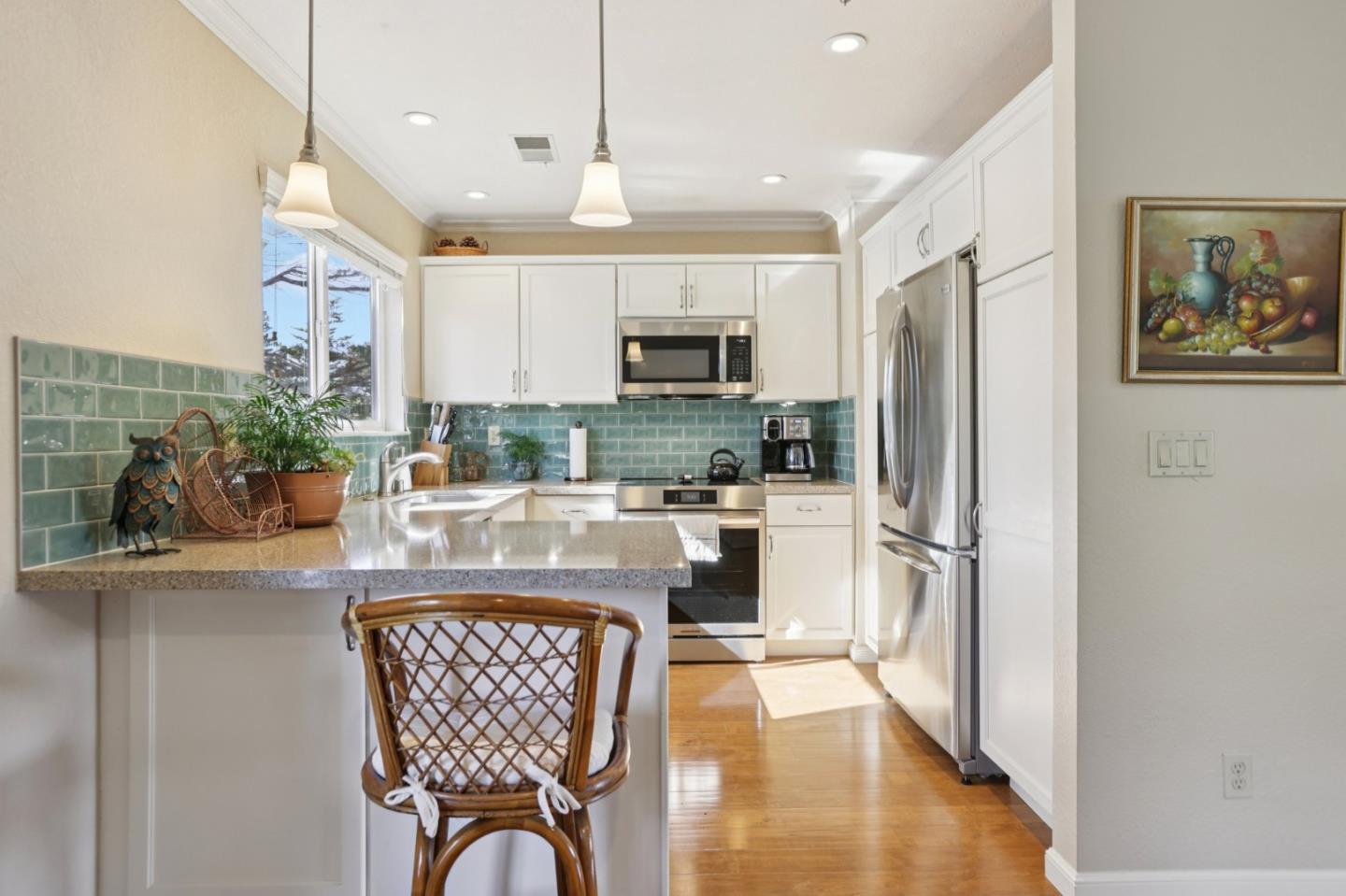 Detail Gallery Image 9 of 66 For 939 Fassler Ave, Pacifica,  CA 94044 - 2 Beds | 2/1 Baths