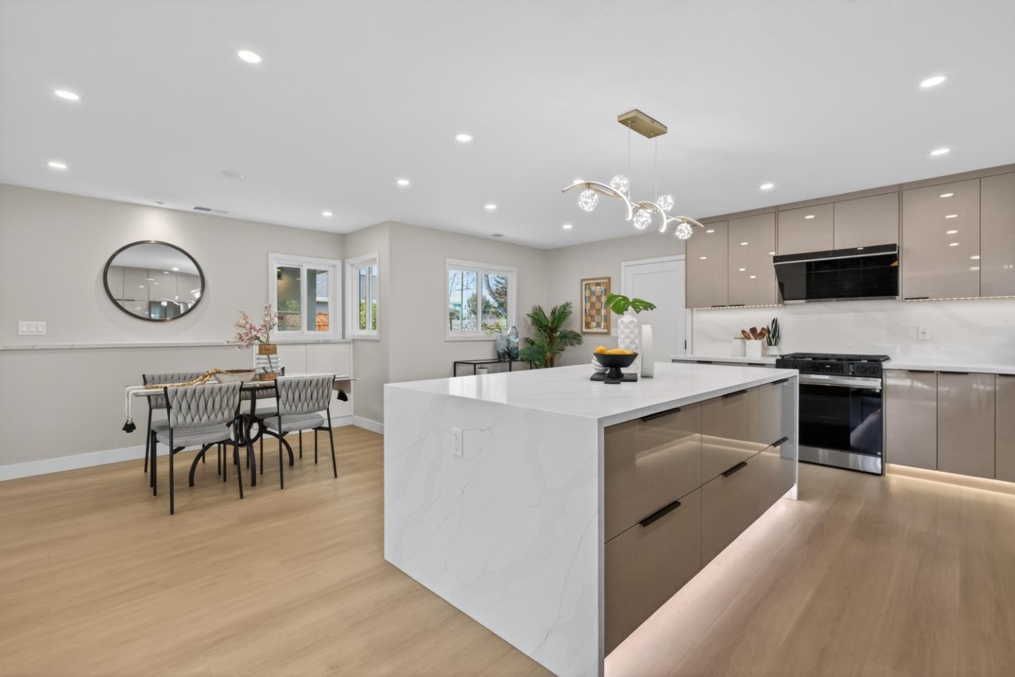 Detail Gallery Image 8 of 21 For 6482 Bollinger Rd, San Jose,  CA 95129 - 3 Beds | 2 Baths