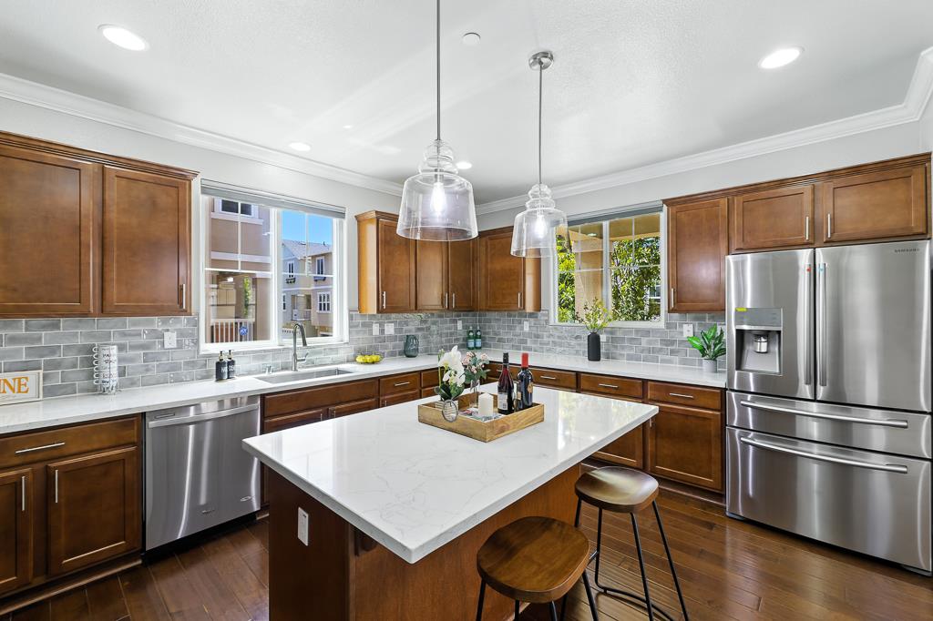 Detail Gallery Image 10 of 37 For 2813 Pinnacles Ter, Fremont,  CA 94538 - 4 Beds | 3/1 Baths